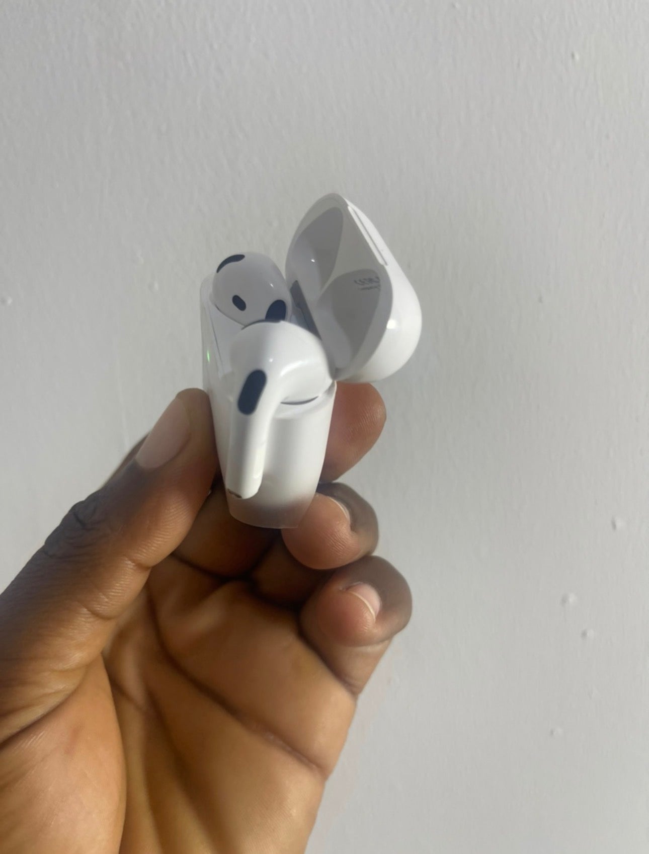 Yesido TWS32 Wireless Earbuds with ANC & Wireless Charging